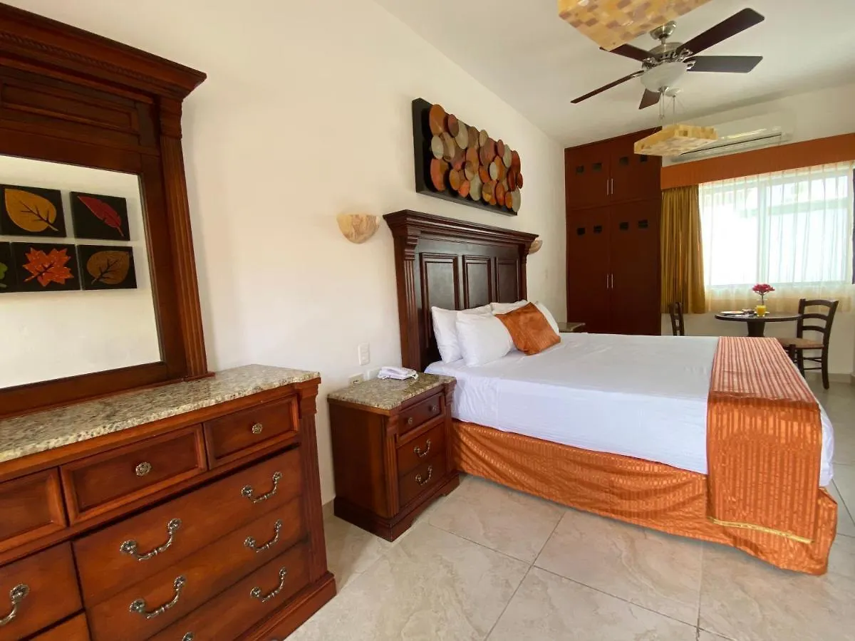 Hotel Las Golondrinas Playa del Carmen 4*,