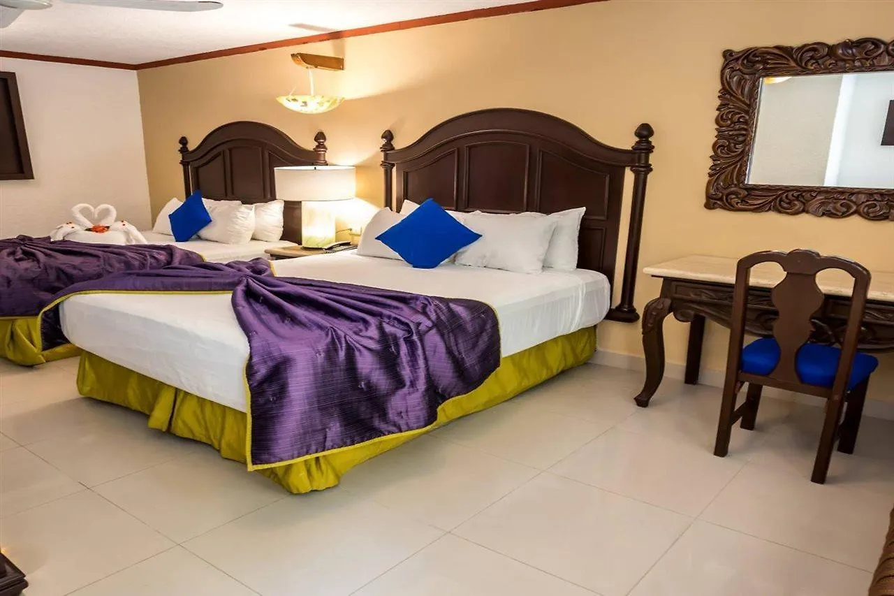 Hotel Las Golondrinas Playa del Carmen 4*,